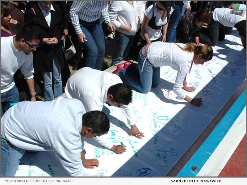youth sign a pledge to live drug-free